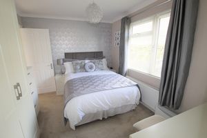 MAIN BEDROOM - click for photo gallery